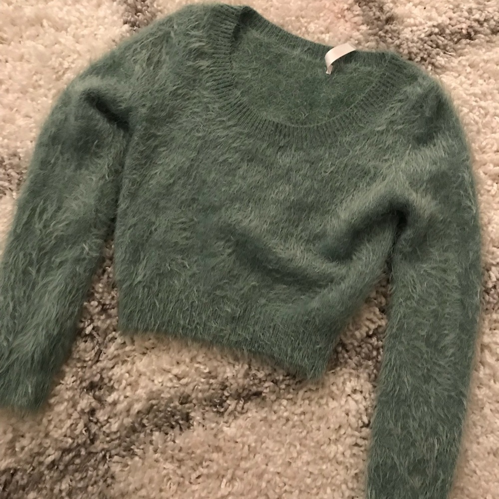Cropped fuzzy green sweater
